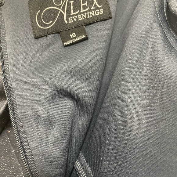 20. Alex Evenings formal gown. Color smoke with sparkles. Cold shoulder, size 16 - Picture 4 of 6